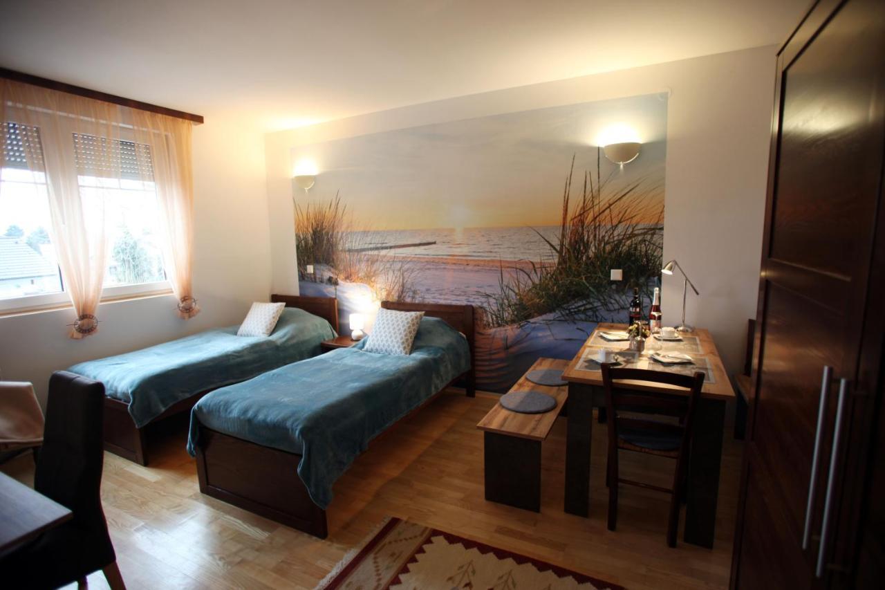 Landhaus Klambauer Ferienapartments Thermennaehe St Martins Therme Frauenkirchen Exterior foto