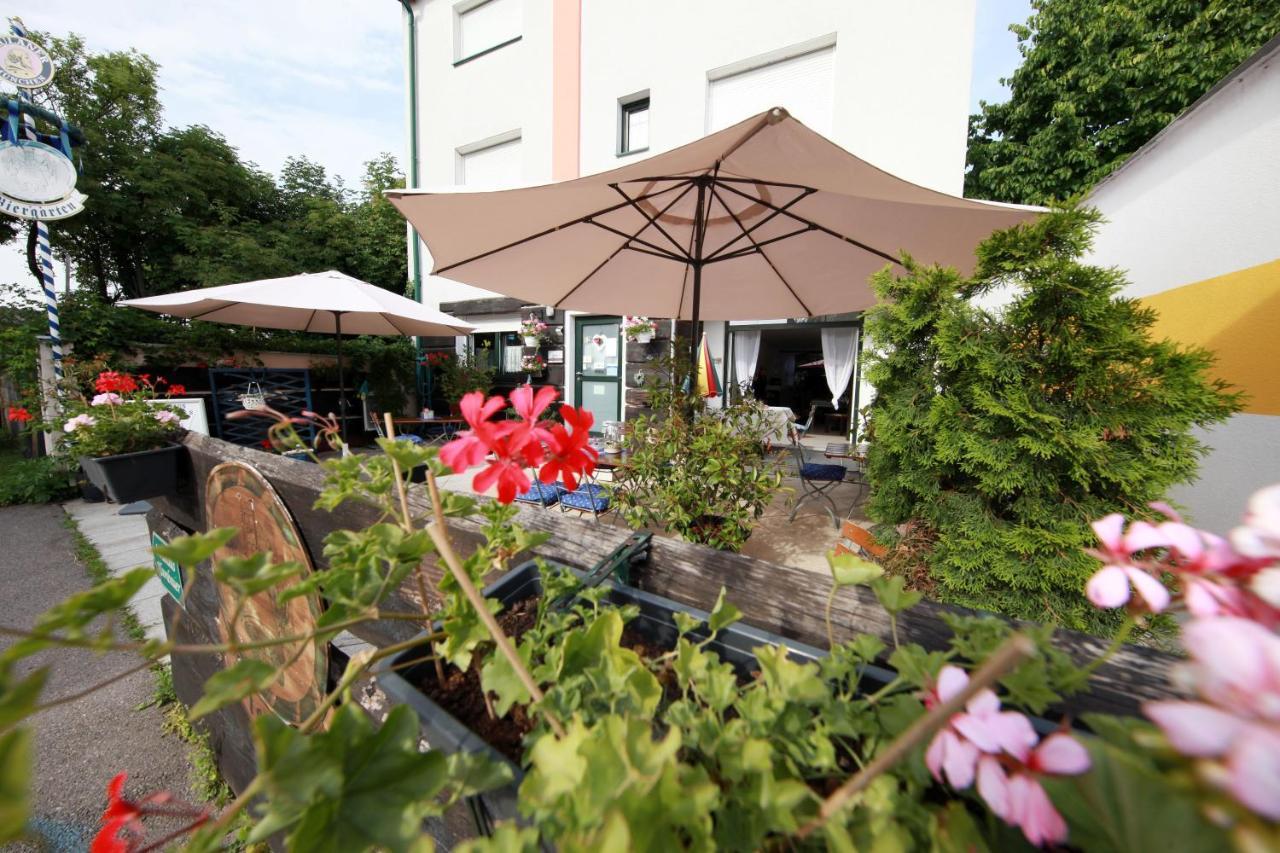 Landhaus Klambauer Ferienapartments Thermennaehe St Martins Therme Frauenkirchen Exterior foto