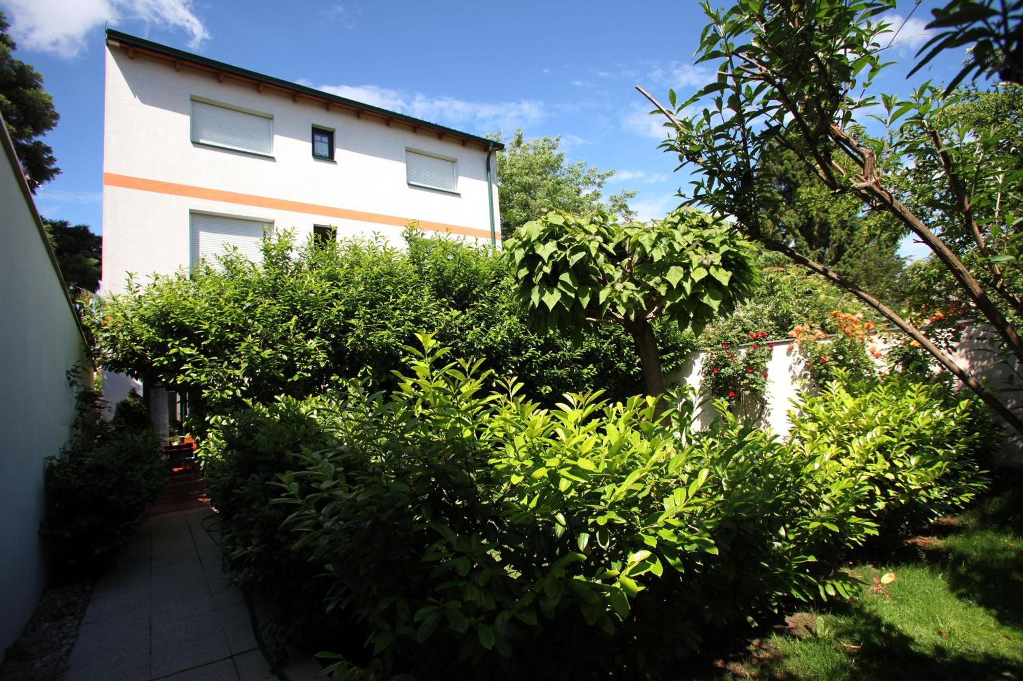 Landhaus Klambauer Ferienapartments Thermennaehe St Martins Therme Frauenkirchen Exterior foto